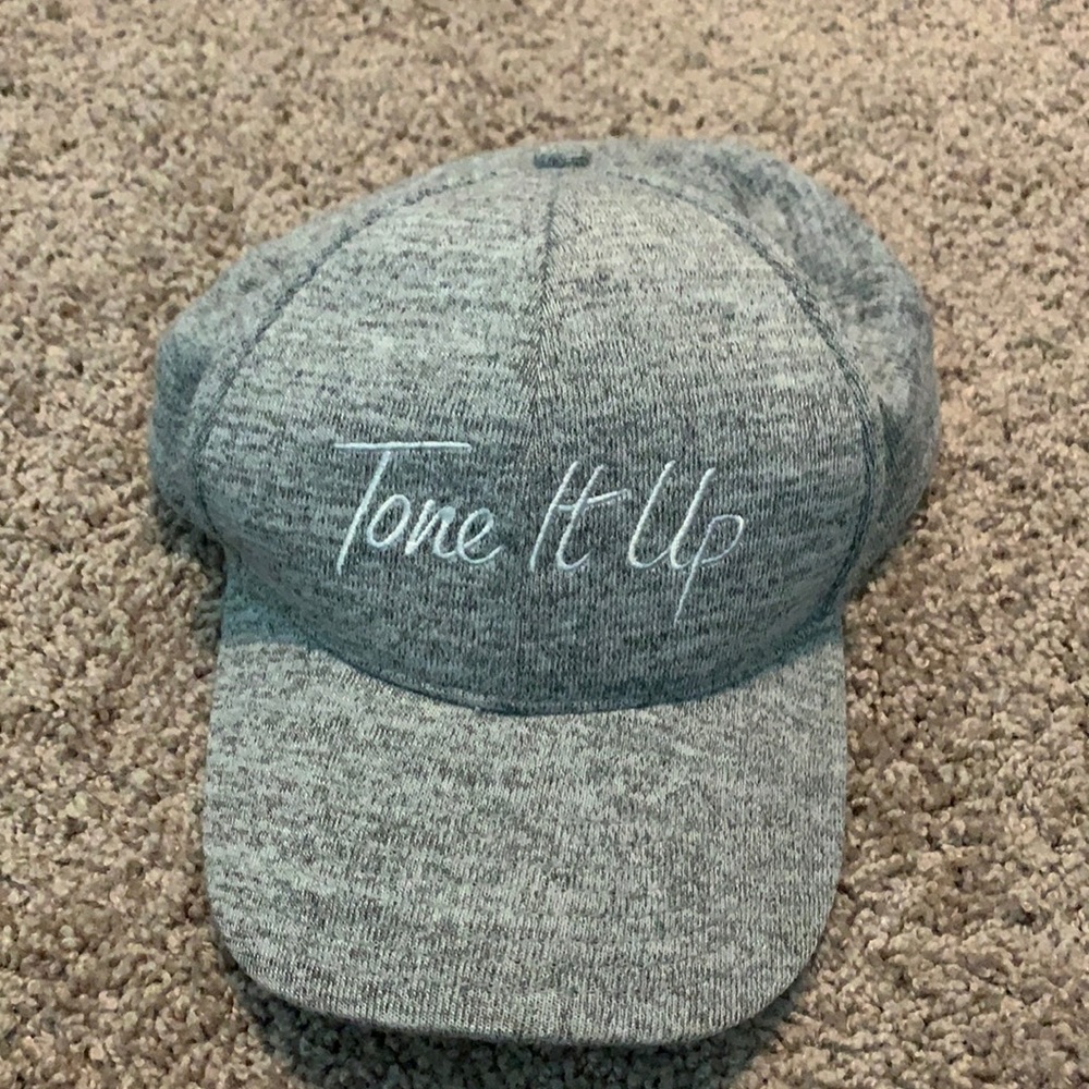 TIU TONE IT UP HAT